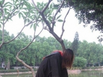 毕业季节到 游戏屌丝晒雷人毕业照
