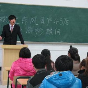 2012届优秀毕业生为学弟传授职场经验